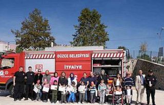 Yüzlerindeki tebessüm dünyaya bedel