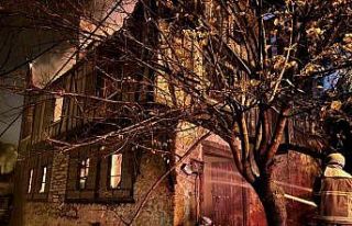 150 yıllık tarihi konakta çıkan yangın söndürüldü