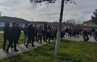 300 motosikletli, konvoyla şehit ailesine taziyede...