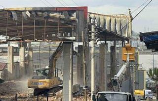 7 kişinin öldüğü parfüm dolum tesisi yıkılıyor