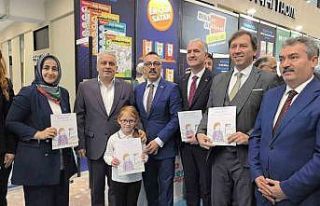 9 yaşındaki kız öğrenciden duygulandıran çalışma...