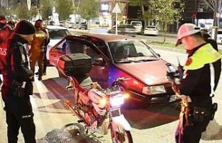 Abartı egzoz ve standart dışı ışıklı motosiklet...