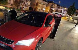 Abartı egzozlu otomobille drift atan sürücüye...