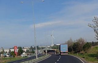 Açılan kamyon damperi kamera ve aydınlatma direklerini...