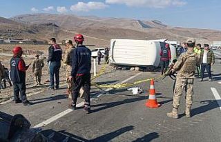 Ağrı’da otomobil minibüsle çarpıştı: 1 ölü,...