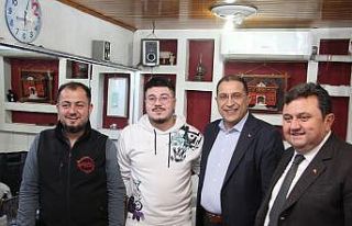 AK Parti’li başkanlardan Kula’da esnaf ve ev...