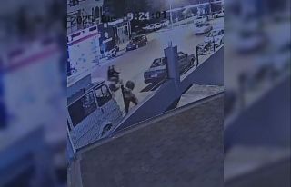 Alanya’da kaldırımdan geçen kadına yumruk ve...