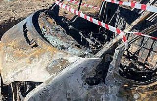 Alev alev yanan mutfak tüpü yüklü kamyonet küle...