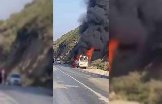 Alevlere teslim olan minibüs kullanılmaz hale geldi