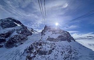 Alp Dağları’nın zirvesinde masal gibi görüntüler