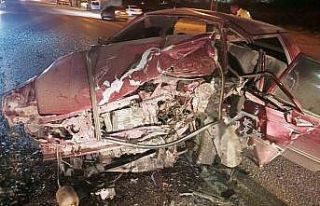 Amasya’da iki otomobil kafa kafaya çarpıştı:...