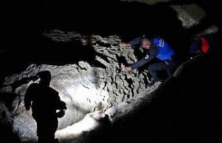 Antalya’da 30 metrelik falezlerden kayalık alana...