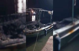 Antalya’da düşen yıldırım 3 tekneyi küle çevirdi