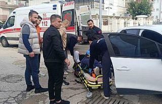 Antalya’da hafif ticari araç ile otomobil çarpıştı:...