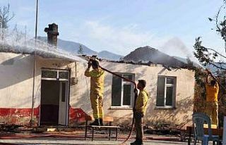 Antalya’da ormanlık alanda çıkan yangında eski...