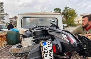 Antalya’da otomobil ve motosiklet çarpıştı:...