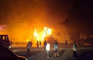 Antalya’da paketleme fabrikası alev alev yandı