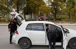 Aracında 70 adet sentetik kannabinoid ile yakalanan...