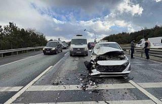 Arnavutköy yolunda zincirleme kaza: 3 araç birbirine...