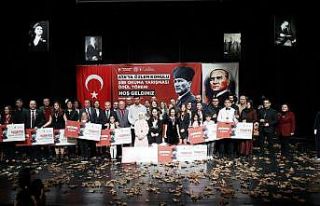 Ata’ya Özlem Şiir Okuma Yarışması’nda duygulu...