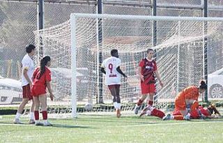 Auran Kayseri Kadın FK farklı kazandı