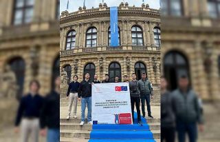 Aydınlı liselilerden elektrikli araç şarj istasyonu...