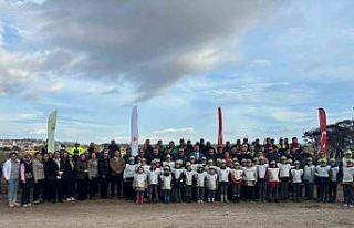 Ayvacık’ta 1500 Fıstık Çamı Fidanı Toprakla...