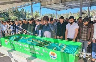 Baba, kazada ölen oğlunun cenaze namazını kıldırdı