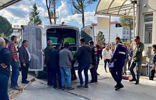 Bağda oyun oynayan çocuk traktörün altında kalarak...