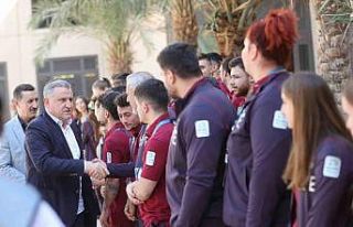 Bakan Bak, Suudi Arabistan’da milli sporcularla...