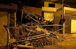 Balıkesir’de metruk bina çöktü