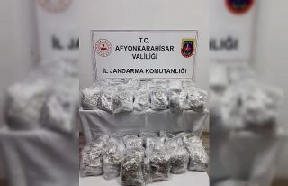 Bavulların içerisinden yaklaşık 17 kilogram uyuşturucu...