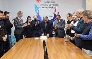 Bayburt’ta emekliye ayrılan müdüre veda programı