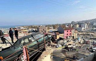 Belediyeye ait kamyonet az kalsın faciaya yol açıyordu