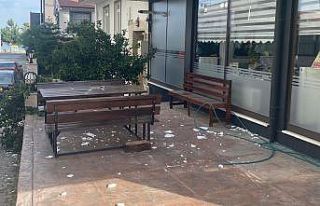 Binadan düşen sıva parçaları tehlike saçıyor