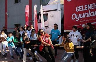 Bir tır dolusu mutluluk Manisa’ya geliyor