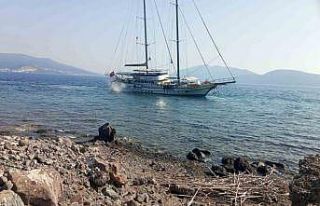 Bodrum’da yelkenli tekne karaya oturdu