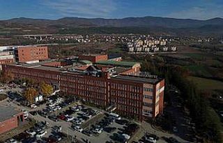 Bolu’da 14 öğrenci yemekten zehirlenme şüphesiyle...