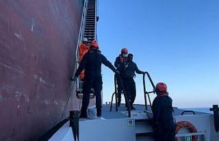 Bozcaada açıklarında tankerde elinden yaralanan...