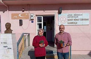 Bozdoğan Belediyesi’nden öğretmenlere karanfil...