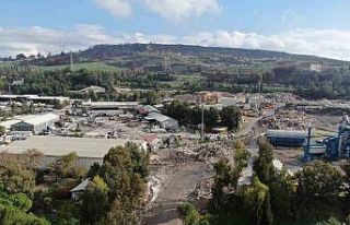 Buca Belediyesi’ne karşı çöp eylemi sürüyor