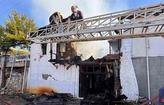 Burdur’da çıkan yangında yaşlı çift hayatını...