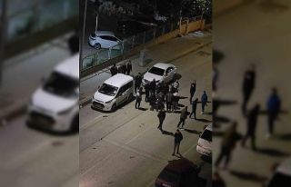Bursa’da motosiklet sürücüsü 3 araca çarpıp...
