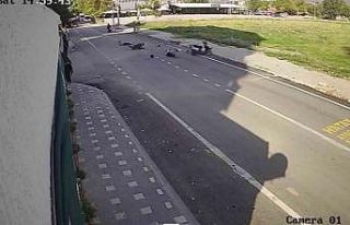 Çarpışan motosikletlerin sürücüleri yere savruldu:...