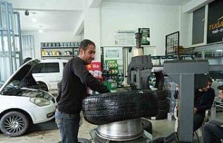 Çavuştepe’ye kar yağdı, sürücüler lastikçilere...