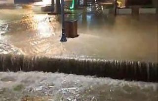 Çeşme’de etkili sağanak: Adeta denizle kara birleşti