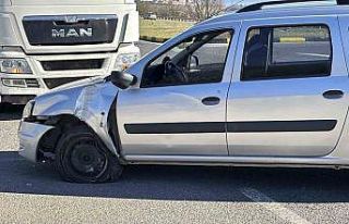 D-100’de tırın önüne kattığı araç hasar...