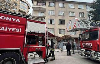 Dairedeki kombi patladı: 1 yaralı