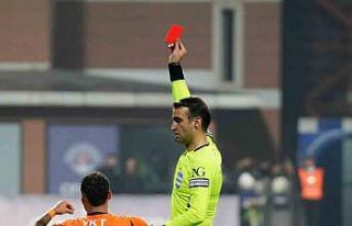 Davie Selke, kırmızı kart gördü