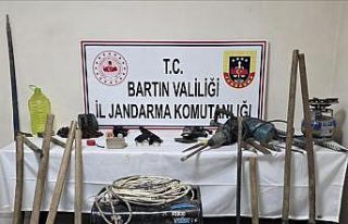 Define avcılarına suçüstü: 2 gözaltı